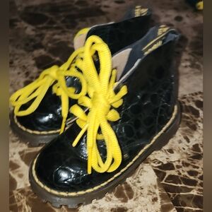 Doc MARTENS TODDLER BOOTSBLACK EMBOSSED ANIMAL/SNAKE UNKNOWN SIZE